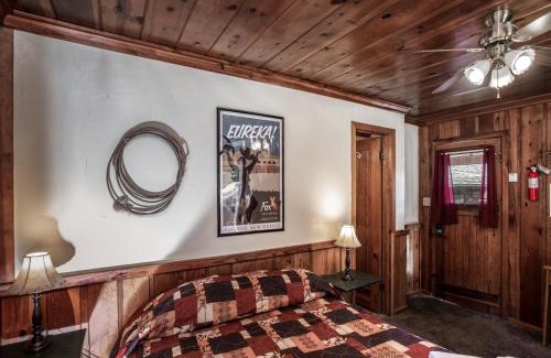Ruidoso Cabin | Apache Village Cabinette 11, Queen Bed, Midtown, Sleeps 2