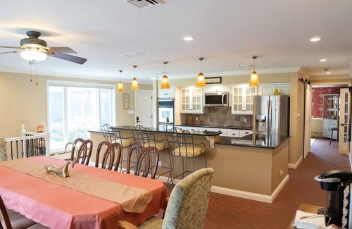 Benton Harbor House | Audubon Acres l pool table & outdoor dining