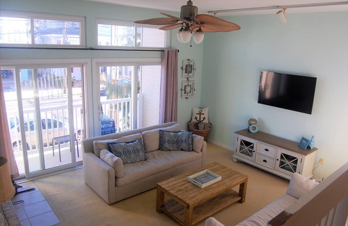 North End Condo | Beach Condo, 1 block from beach, 2 bedrooms!