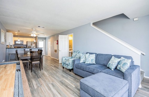 Corpus Christi Condo | Beachfront Condo Steps from the Sand with Pool, Hot Tub, & Private Balconies