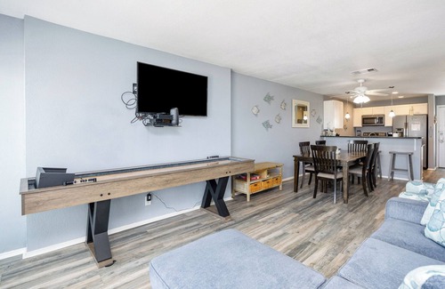 Corpus Christi Condo | Beachfront Condo Steps from the Sand with Pool, Hot Tub, & Private Balconies