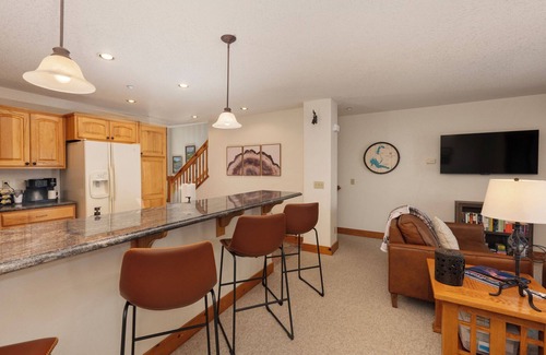 Grand Lake Condo | Beacon Landing Condo! - Luxurious Quality w/Marina Right Outside - Lakefront on Lake Granby