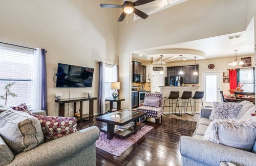 Pipers Meadow House | Beautiful and cozy home near Sea World 4 mi, Lackland 8 miles, Six Flags14 mi