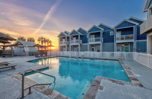 Corpus Christi House | Beautiful Beachside Townhouse w/Gulf Views, Across the street from the Beach
