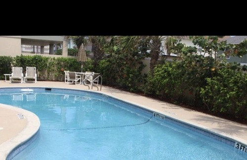 South Padre Island Condo | Beautiful condo with a modest view of the beach and only steps from beach access