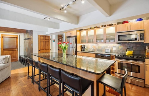 Downtown Condo | Beautiful Deluxe Rated Condo w/Hot Tub