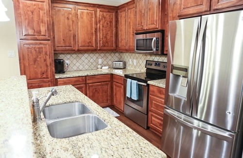 College Station House | Beautiful Furnished 3BDRM/3.5BA Townhouse in the heart of Aggieland!