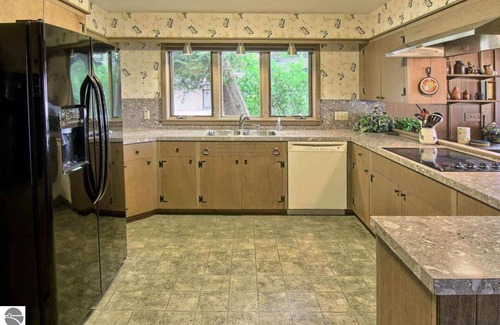 Maple City House | Beautiful Lakefront Home on the South Shore of Big Glen Lake