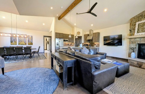 River Run House | Beautiful Townhome w/Hot Tub, Walk to Slopes