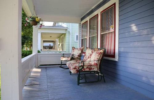 Niagara Falls Apartment | Beautiful View Home attractions by Niagara Falls River NY