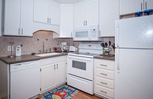 Morehead City Condo | Beautifully Remodeled, Oceanfront, 3rd-Floor Condo with Balcony & Shared Pools
