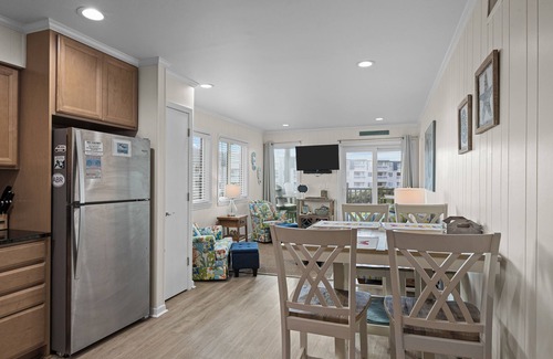 Morehead City Condo | Beautifully remodeled oceanfront condo with lovely views, pool access & W/D