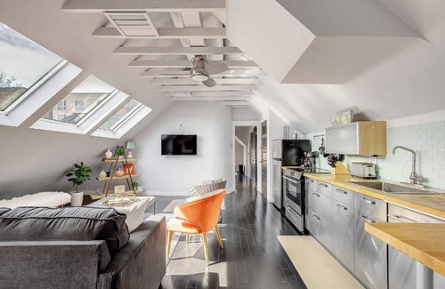 Uptown Apartment | Best hidden gem in Denver! Heart of Cap Hill!!