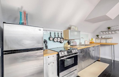 Uptown Apartment | Best hidden gem in Denver! Heart of Cap Hill!!