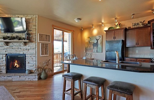 Estes Park Condo | Bighorn Mountain 19B - 2 Br Condo-Lake/Mountain Views!