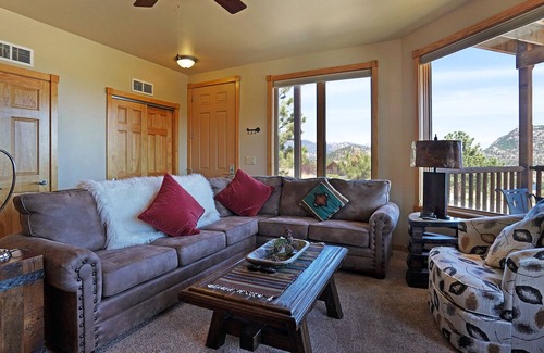 Estes Park Condo | Bighorn Mountain 19B - 2 Br Condo-Lake/Mountain Views!