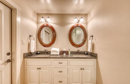 Fredericksburg Apartment | Blacksmith Quarters on Barons Creek