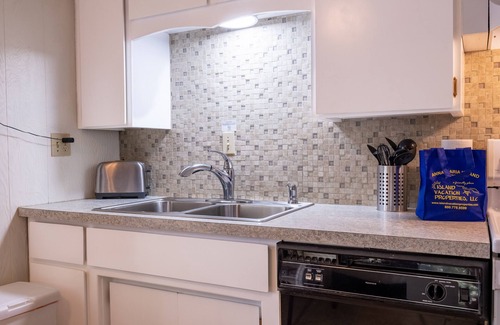Bradenton Beach House | Bollinger Duplex B Pet Friendly 1 Bedroom One Block From Beach