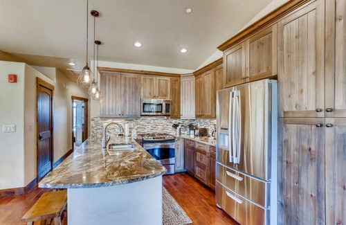 Frisco House | Boulevard Bend P1 by Book by Owner