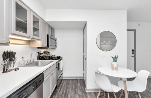 Astrodome Apartment | Boutique Oasis Smart Hub with Free Parking, Pool, Gym