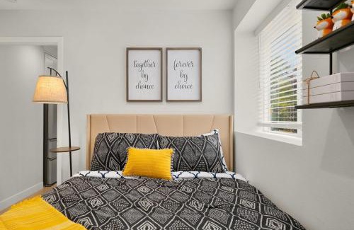 Picnic Point-North Lynnwood Apartment | Brand New Designer's Modern 1BR Home 1min to I-5