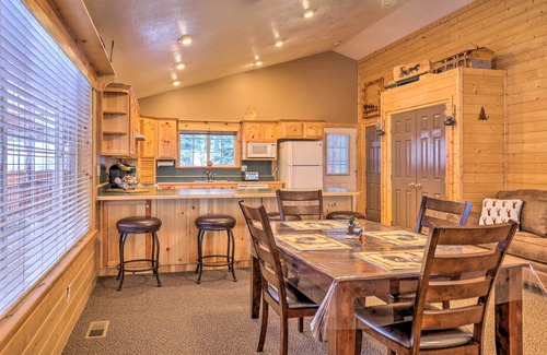 Meadow View Heights Cabin | Bright & Cozy Duck Creek Cabin w/Grill & Fire Pit