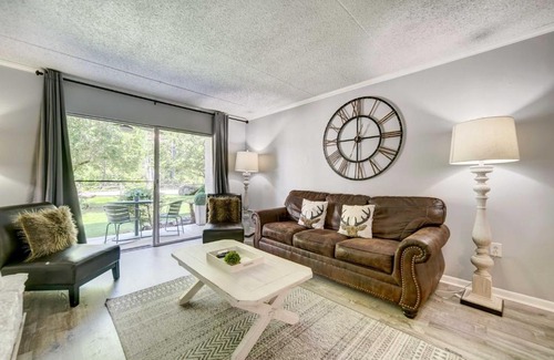 Gatlinburg Apartment | Bright Gatlinburg Condo Less Than 1 Mi to Main Strip!