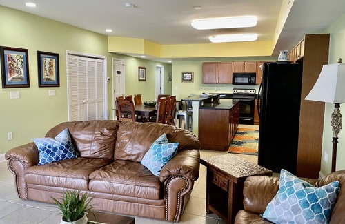 Crescent Beach Condo | Bubbles Up. Ocean View Corner Unit in Coconut Grove. North Myrtle Beach, SC
