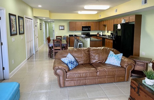Crescent Beach Condo | Bubbles Up. Ocean View Corner Unit in Coconut Grove. North Myrtle Beach, SC