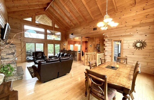 Tellico Plains Cabin | Cabin ∙ 5 bedrooms ∙ 10 guests