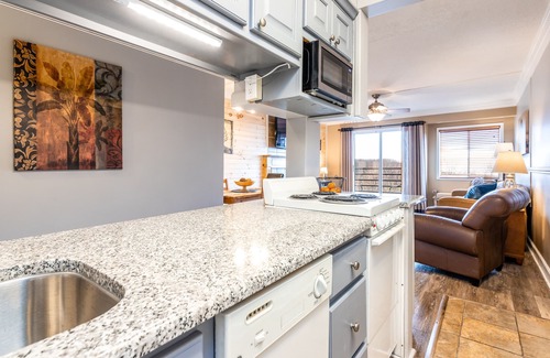 Chalet Village Condo | ⭐Cabin Style Mountaintop Views - Indoor/Outdoor Pool - HotTub - WiFi - Sleeps 6⭐