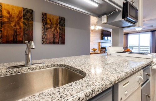 Chalet Village Condo | ⭐Cabin Style Mountaintop Views - Indoor/Outdoor Pool - HotTub - WiFi - Sleeps 6⭐