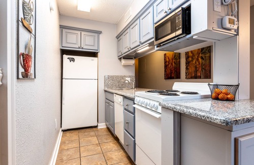 Chalet Village Condo | ⭐Cabin Style Mountaintop Views - Indoor/Outdoor Pool - HotTub - WiFi - Sleeps 6⭐