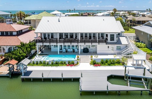 Key Allegro House | Casa Delfín - Family/Fun/Modern - Key Allegro location with panoramic bay views