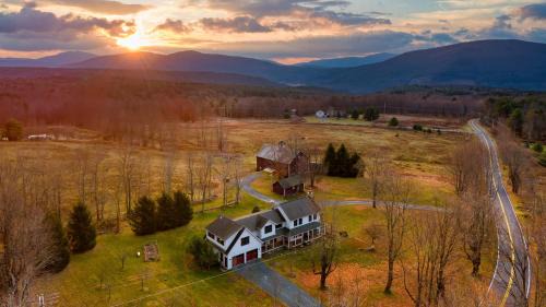 Ashland House | Catskill Park Farm by AvantStay Huge Yard Fire Pit Near Windham Ski Resort
