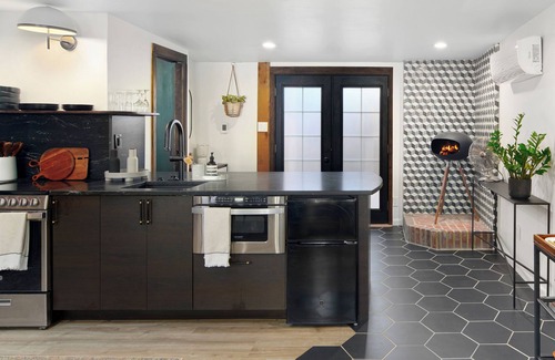 Platt Park Cottage | Charming 1BR carriage house walking to S Pearl St, Denver - WiFi, AC, Kitchen