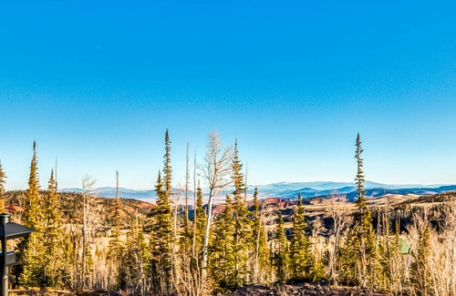 Brian Head Condo | Charming, cabin-like setting with great mountain views and ski access!