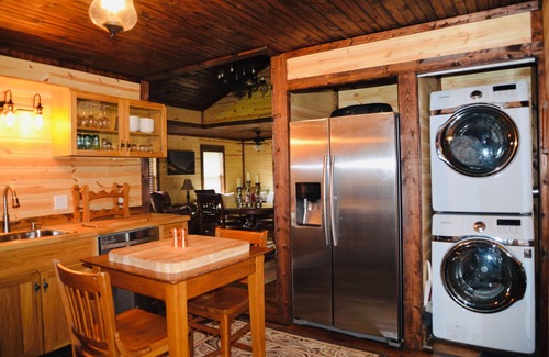 Victor House | Charming cottage with pond in Heart of New River Gorge