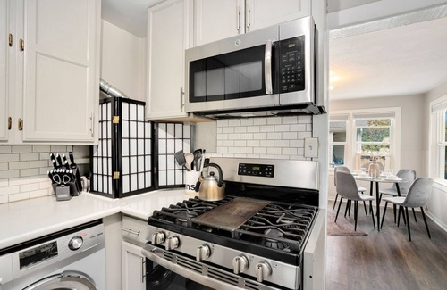 Capitol Hill House | Charming Old Town Bungalow w/FREE Cruiser Bikes