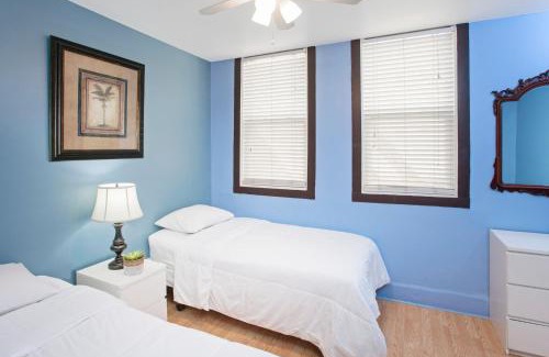 West Loop Hostel | Chicago Parthenon Hostel