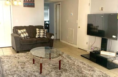 Downtown Nashville Apartment | Classic 2-Bedroom Condo w/Free Parking