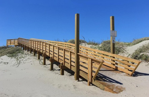 Port Aransas House | Coconut Charlie's 135MR Home