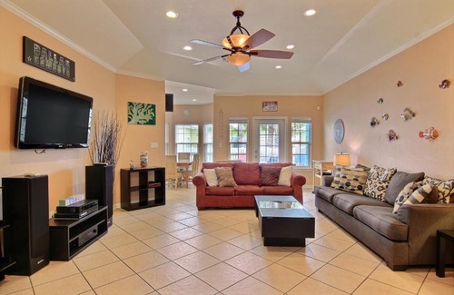 Port Aransas House | Coconut Charlie's 135MR Home