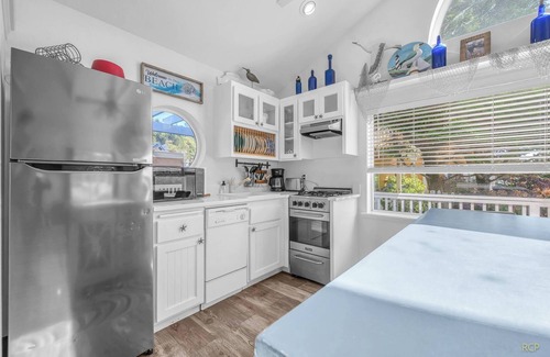 Depoe Bay House | Comfortable, Cozy, Honeymoon Cottage, Ocean Views, Whale Watching in Depoe Bay