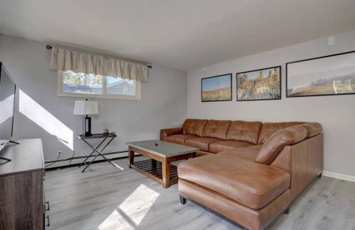 Arvada House | Comfy bungalow and fast Wi-Fi!