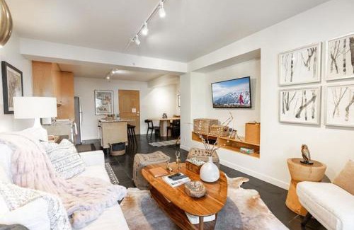 Vail Apartment | Condo with Onsite Pool & Hot Tub, Free WiFi & Garage Parking