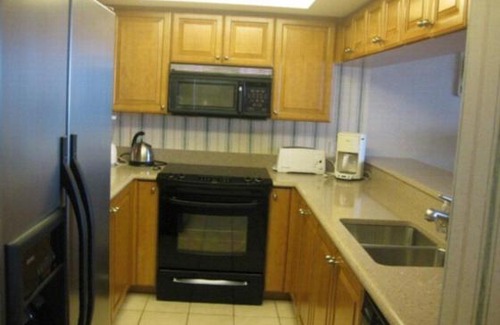 Park Shore Apartment | Condo with Pool near Beach