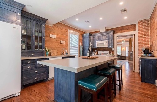 San Jacinto House | Coral Cottage, 3BR House - Within Sight of the Beach