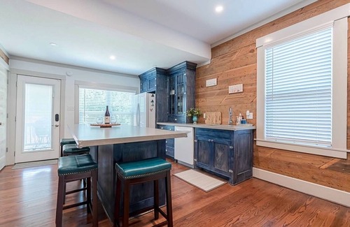 San Jacinto House | Coral Cottage, 3BR House - Within Sight of the Beach