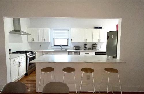 Marfa House | Courthouse Corner - Beautiful adobe, pet friendly